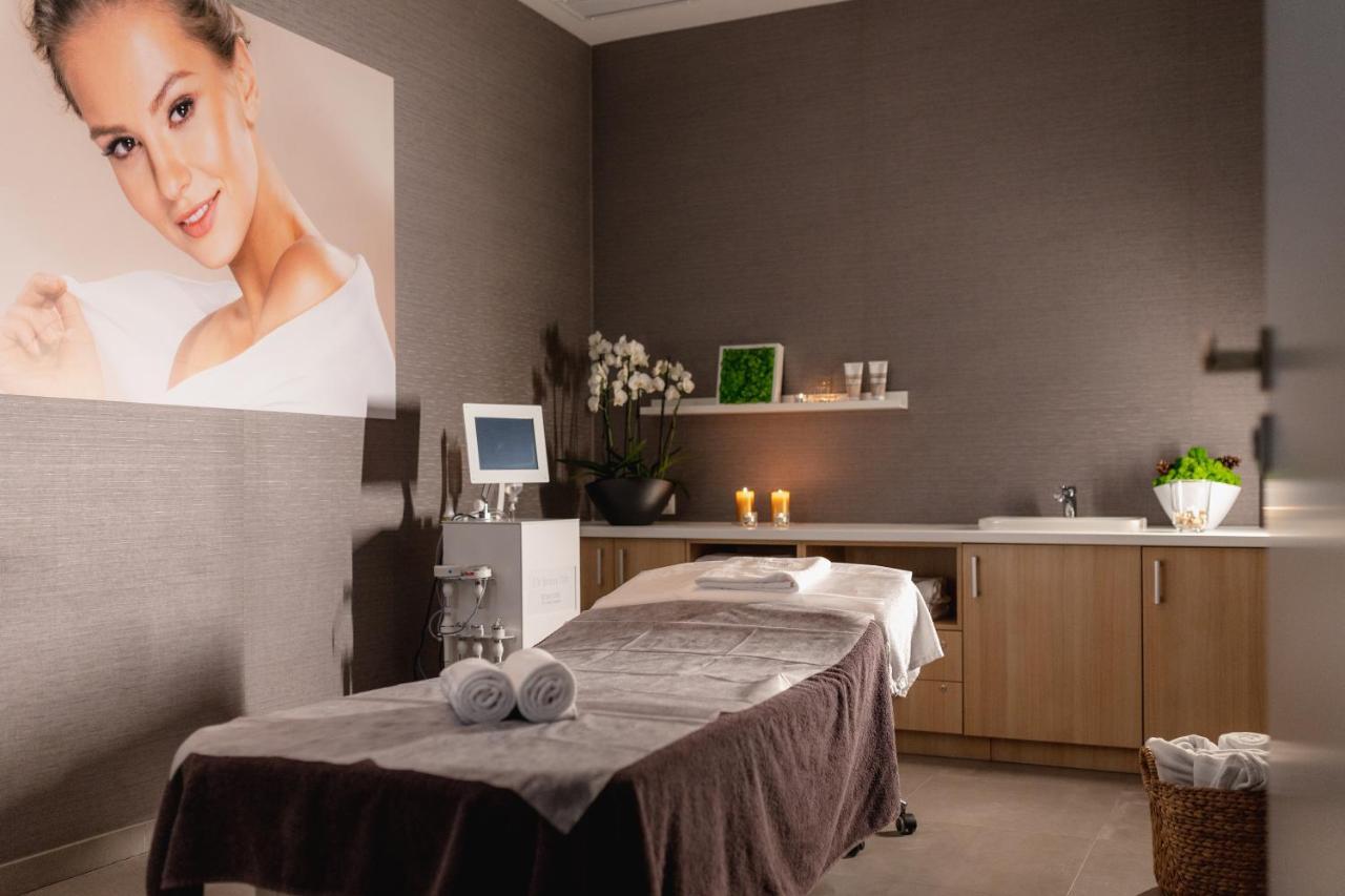 Platinum Mountain Hotel&Spa Szklarska Poręba Eksteriør bilde A treatment room at a medical spa
