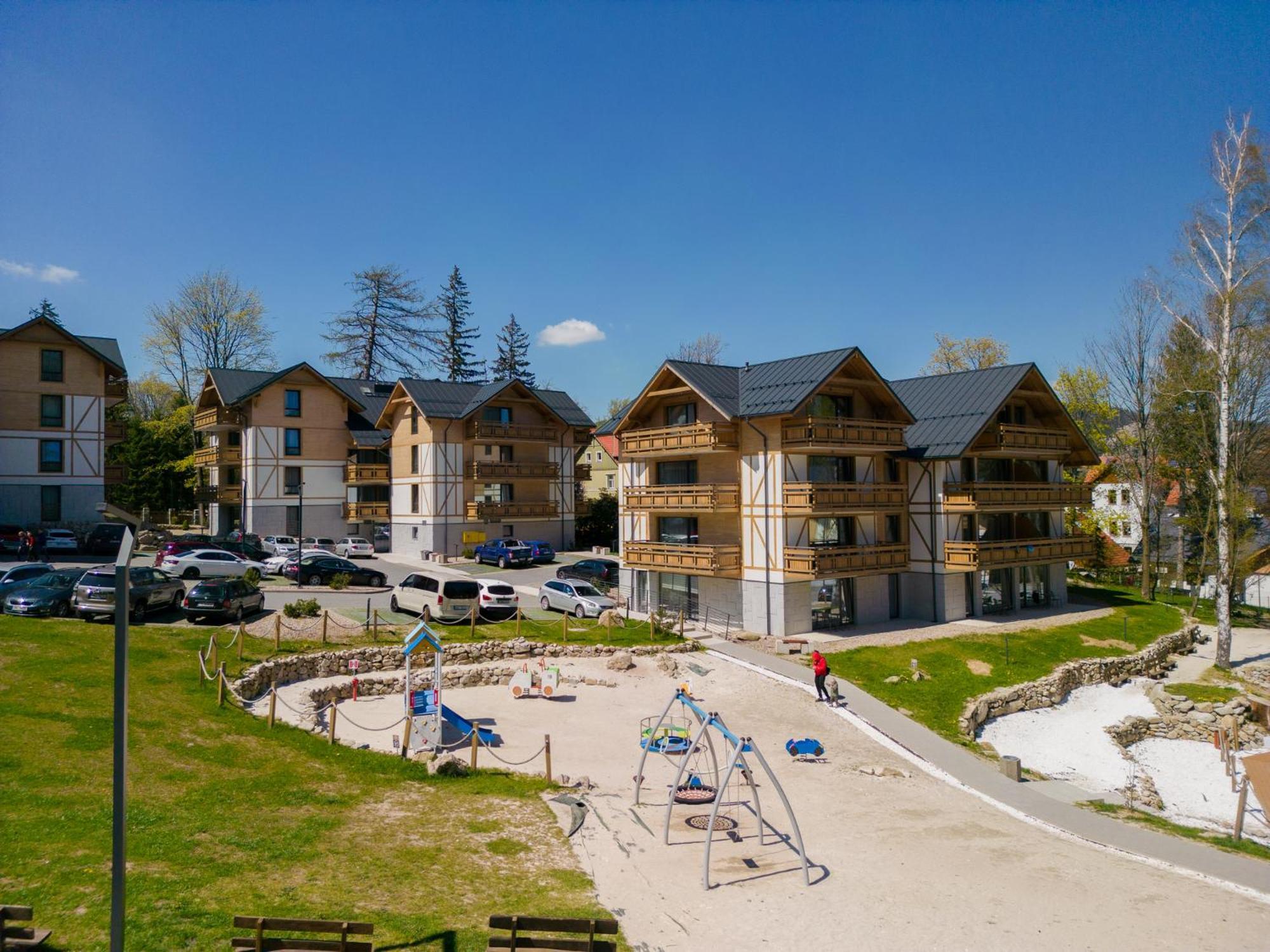 Platinum Mountain Hotel&Spa Szklarska Poręba Eksteriør bilde Residential buildings in the village